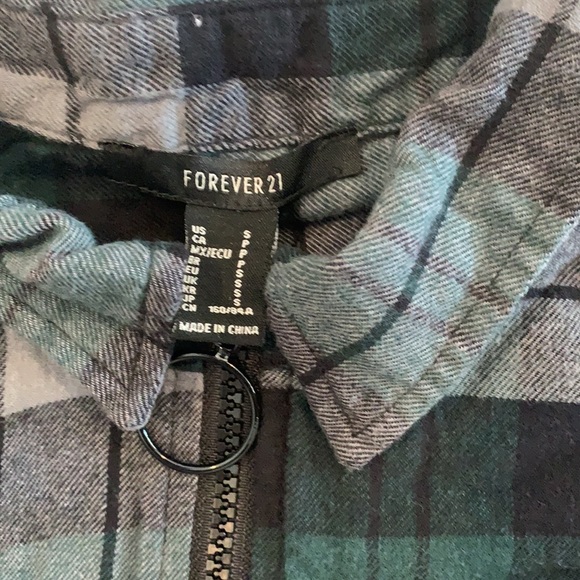 Crop-flannel - Picture 2 of 3